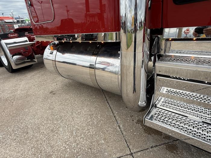 2027 Peterbilt 589-33
