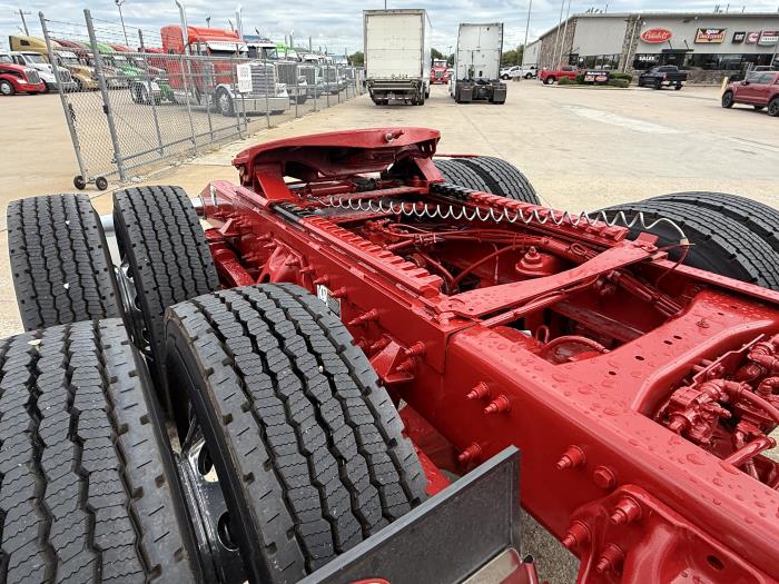 2027 Peterbilt 589-35