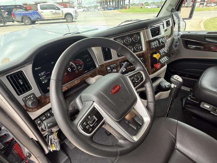2027 Peterbilt 589-40