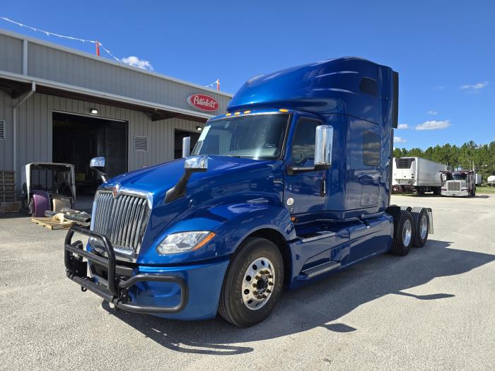 2022 International LT625-1