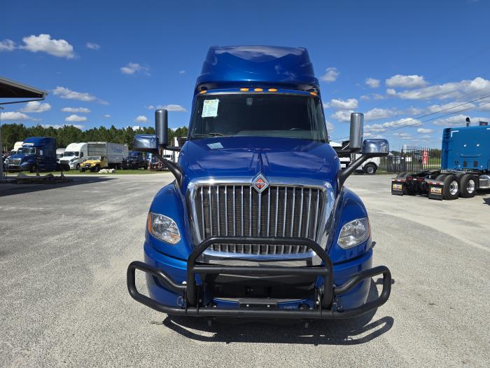 2022 International LT625-8