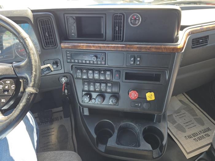 2022 International LT625-17