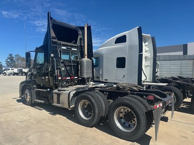 2014 Volvo VNL64T300-3