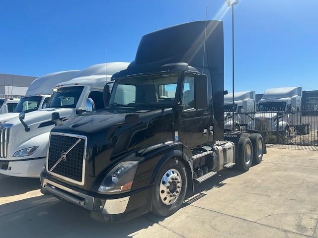 2014 Volvo VNL64T300-4