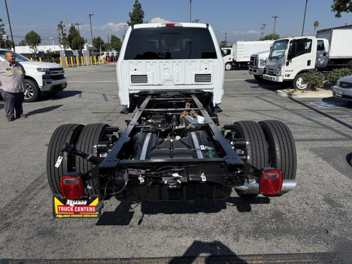 2027 Ford F-550-3
