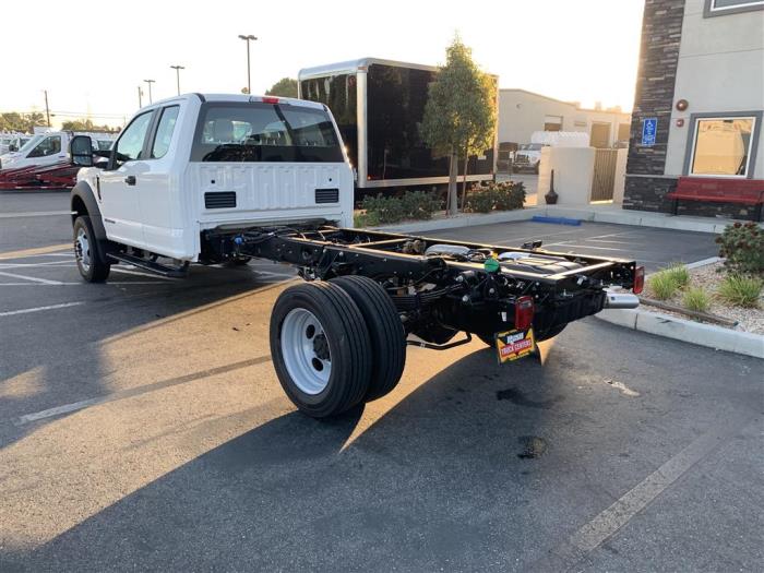 2027 Ford F-550-3