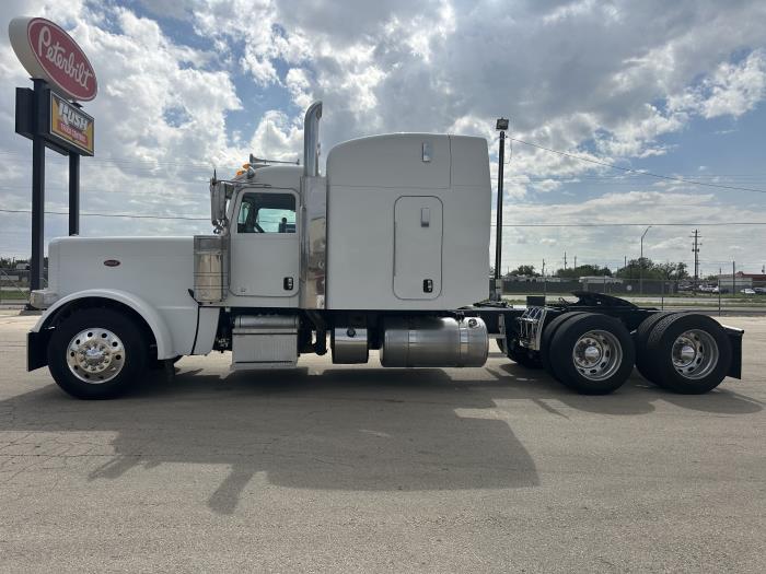 2015 Peterbilt 389-2