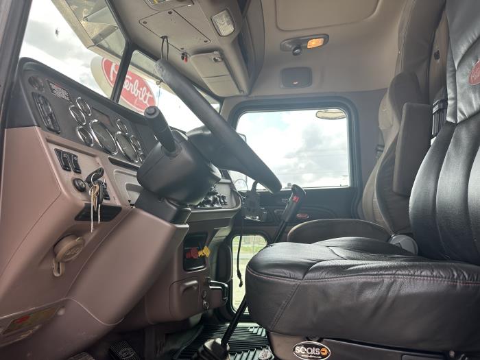 2015 Peterbilt 389-6
