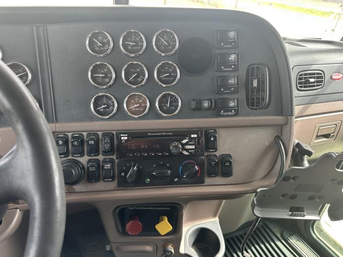 2015 Peterbilt 389-8