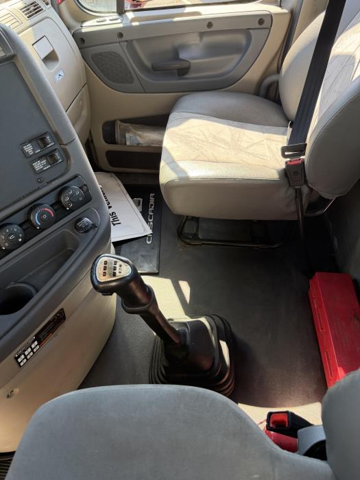 2019 Freightliner Cascadia-8
