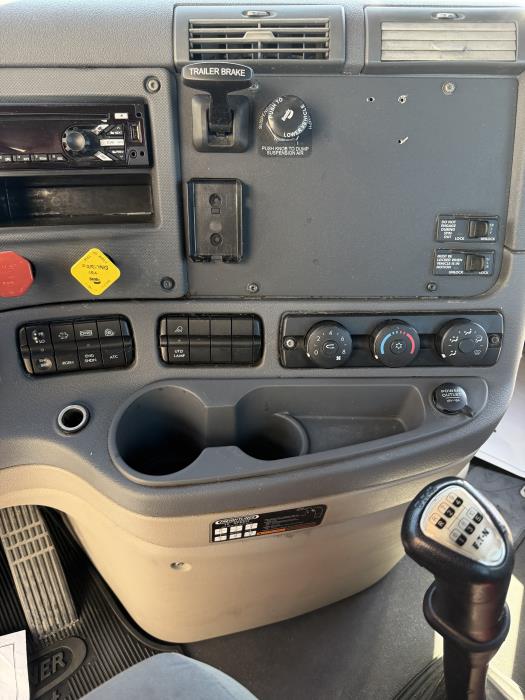 2019 Freightliner Cascadia-9