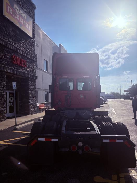 2019 Freightliner Cascadia-6