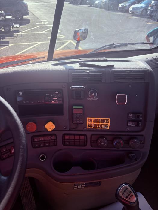 2019 Freightliner Cascadia-8