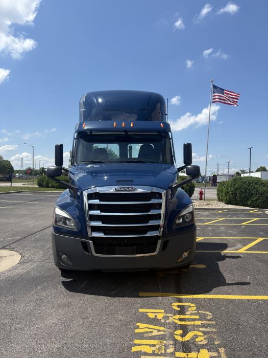 2022 Freightliner Cascadia-2