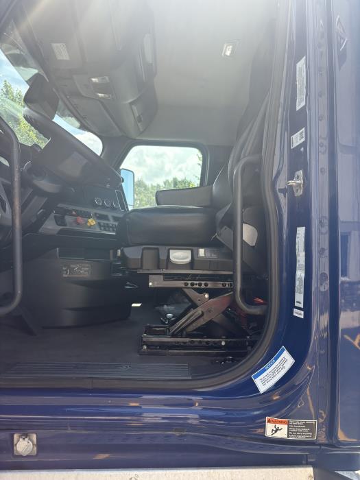 2022 Freightliner Cascadia-6
