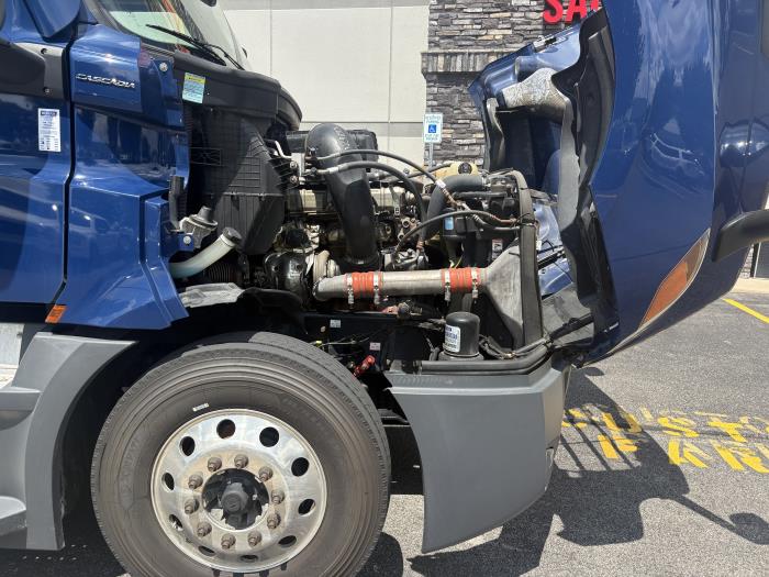2022 Freightliner Cascadia-10