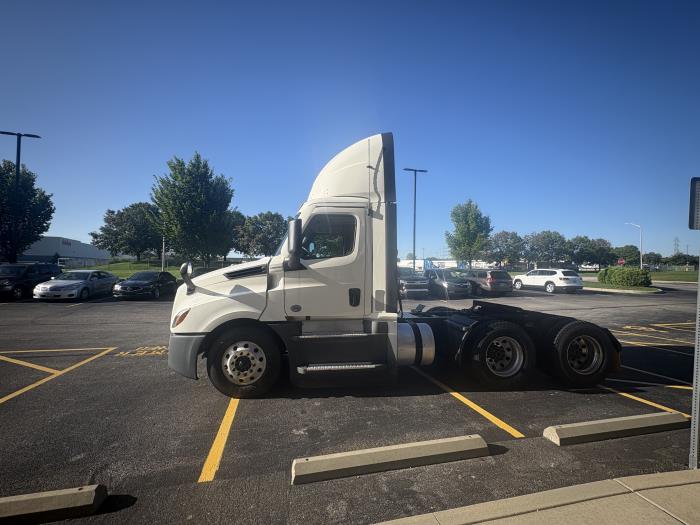 2022 Freightliner Cascadia-1