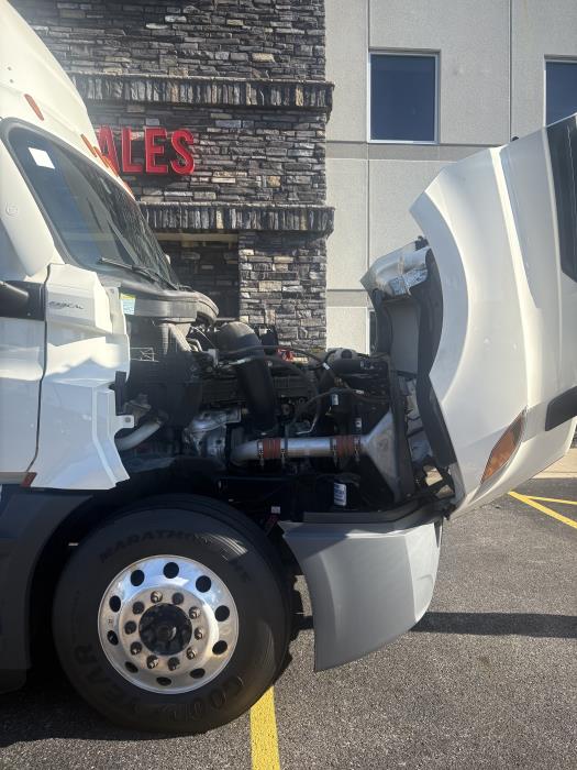 2022 Freightliner Cascadia-7