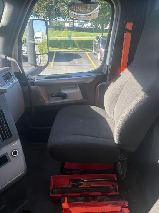2022 Freightliner Cascadia-12
