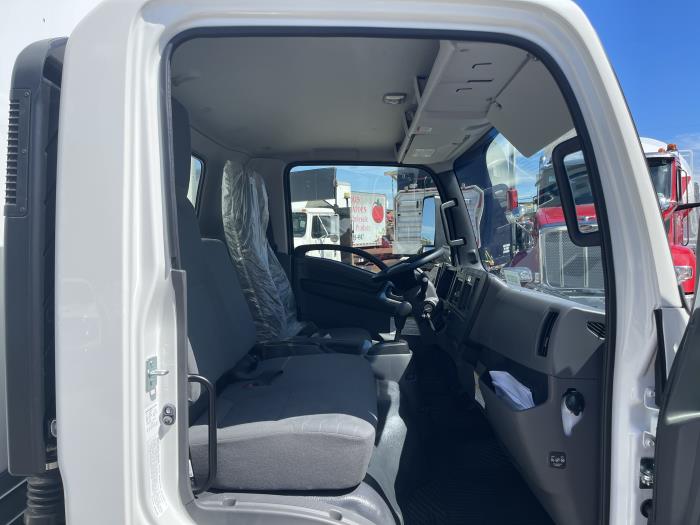 2027 Isuzu NRR-7