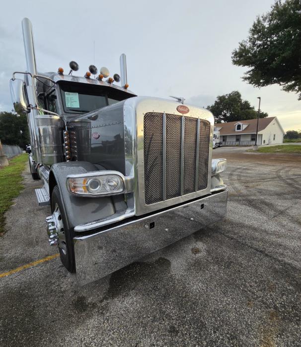 2023 Peterbilt 389 — photo 4