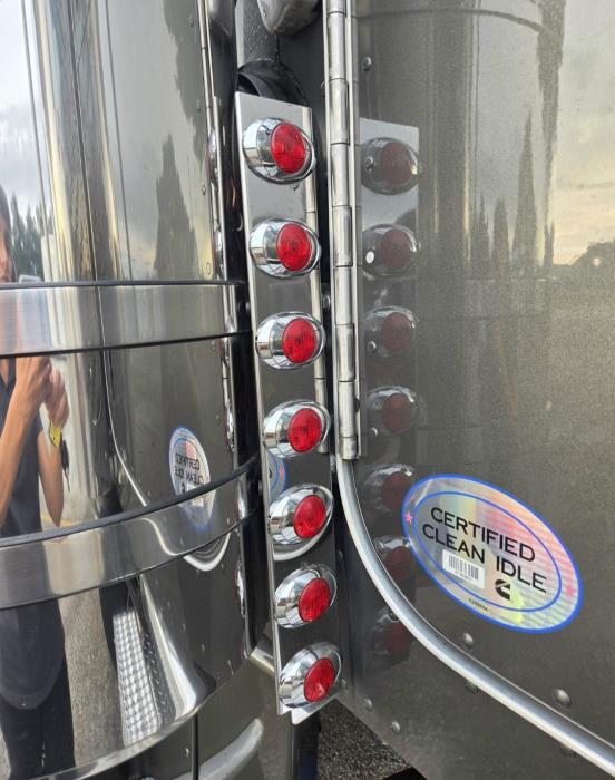 2023 Peterbilt 389-10