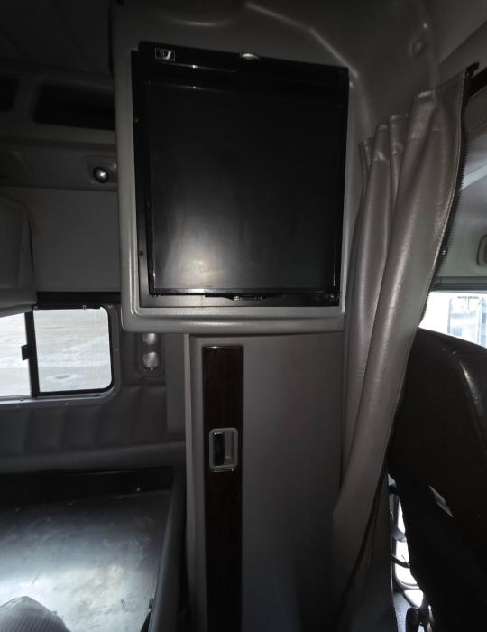 2023 Peterbilt 389-16