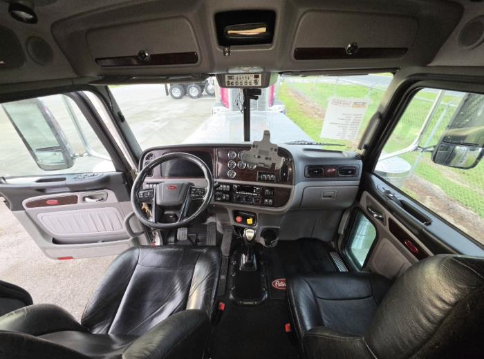 2023 Peterbilt 389-19