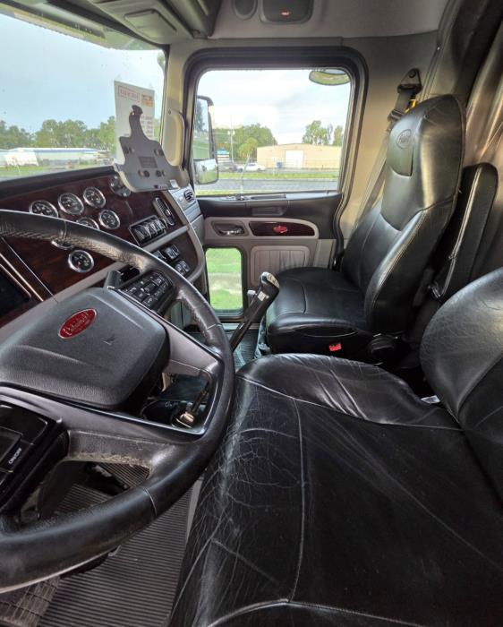 2023 Peterbilt 389-20