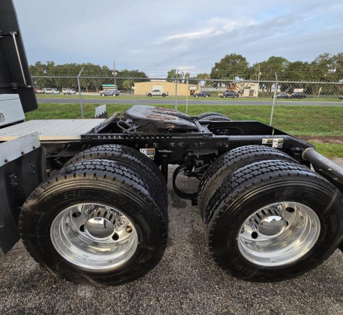 2023 Peterbilt 389-23