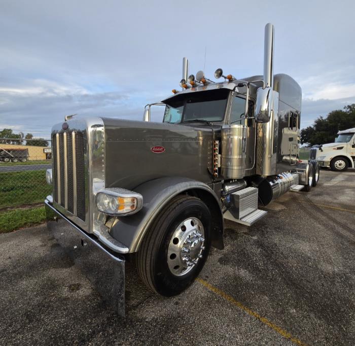 2023 Peterbilt 389 — photo 3