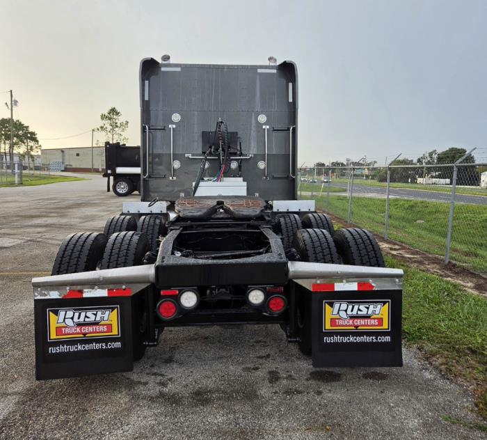 2023 Peterbilt 389 — photo 7