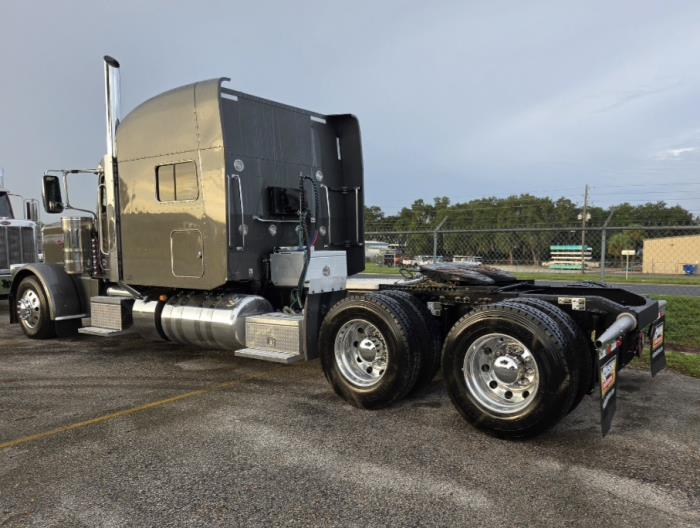 2023 Peterbilt 389 — photo 8
