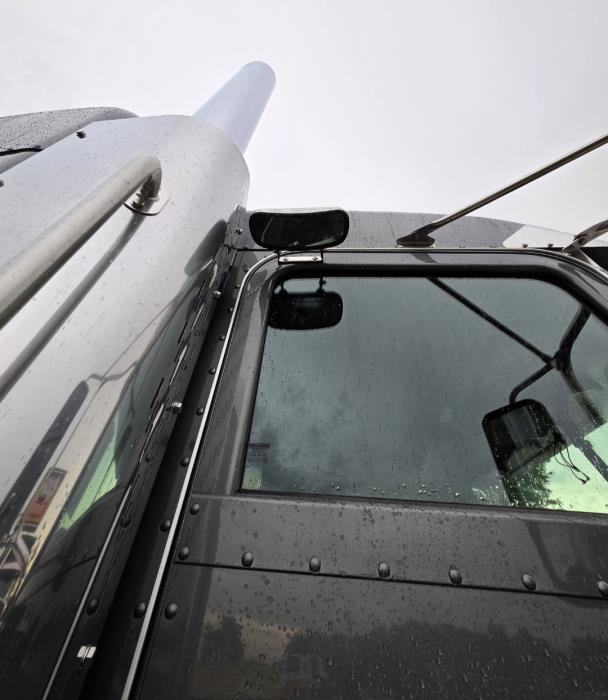 2023 Peterbilt 389-30