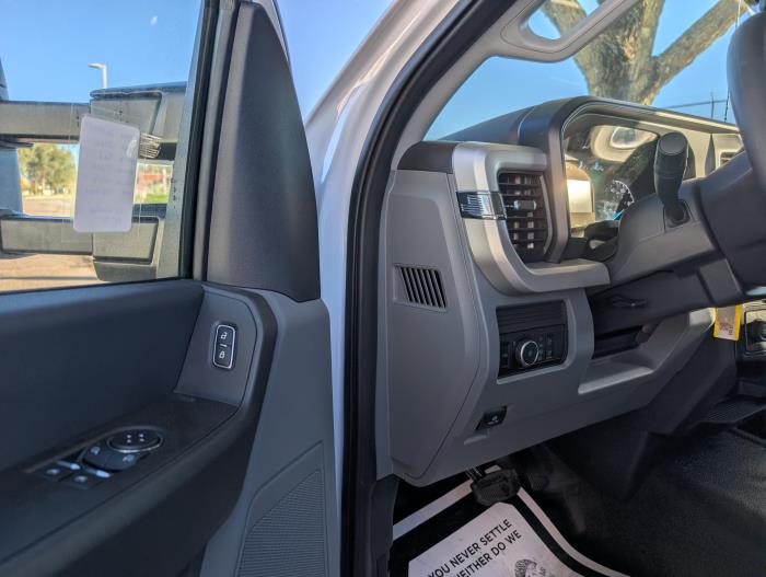 2026 Ford F-600-24