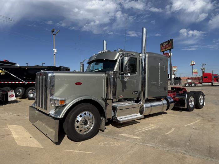 2027 Peterbilt 589-1