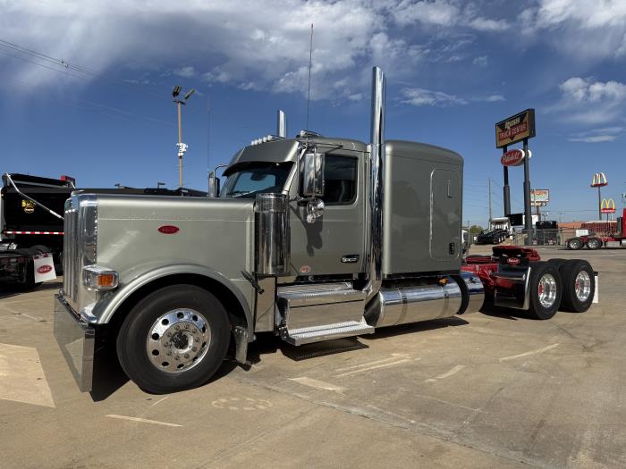 2027 Peterbilt 589-2