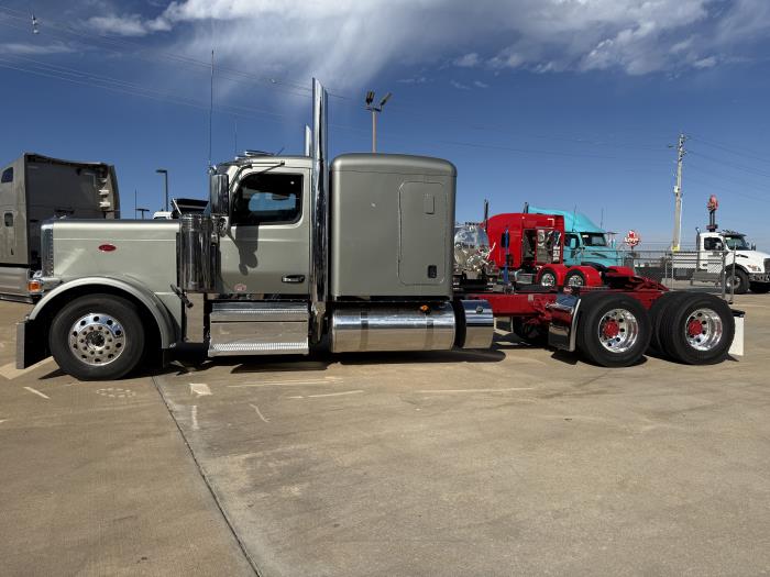2027 Peterbilt 589-4
