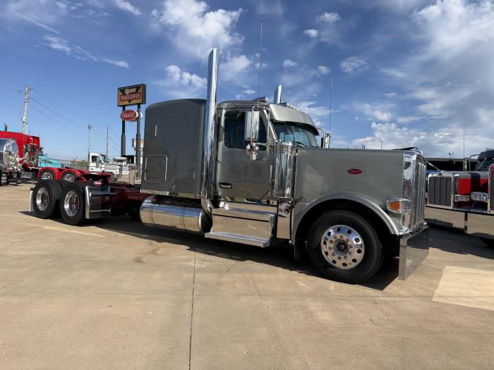2027 Peterbilt 589-10