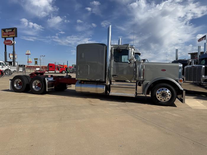 2027 Peterbilt 589-12
