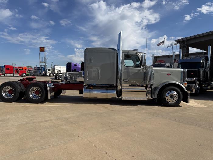 2027 Peterbilt 589-13