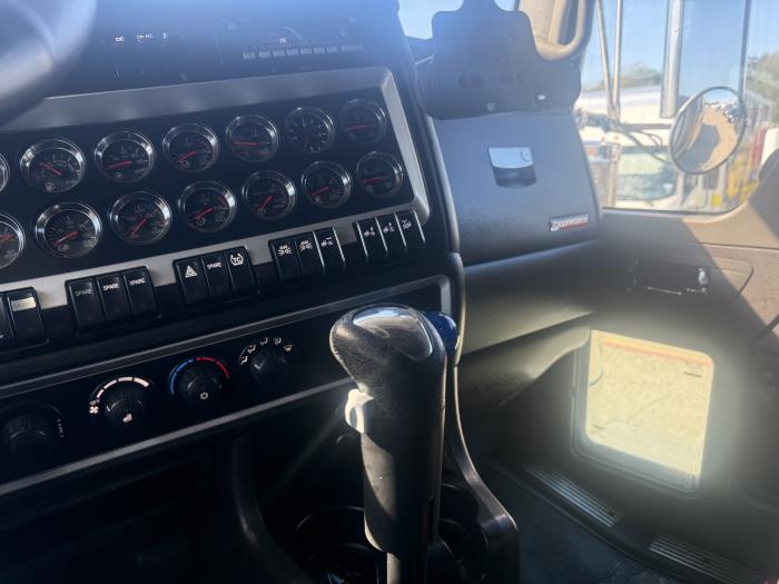 2024 Kenworth W900 — photo 5