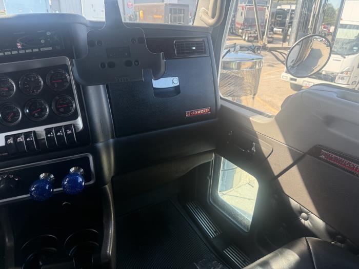2024 Kenworth W900 — photo 6