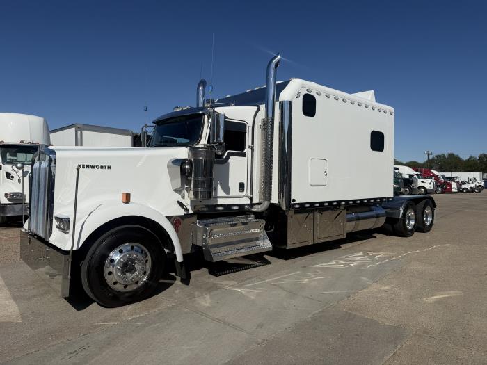 2024 Kenworth W900