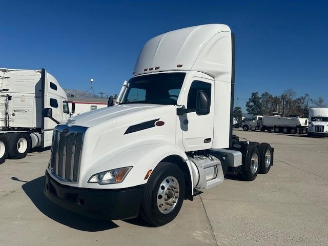 2022 Peterbilt 579-0