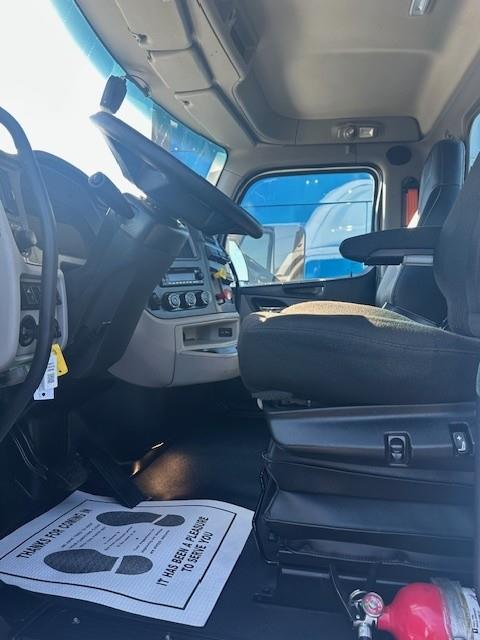 2022 Peterbilt 579-12