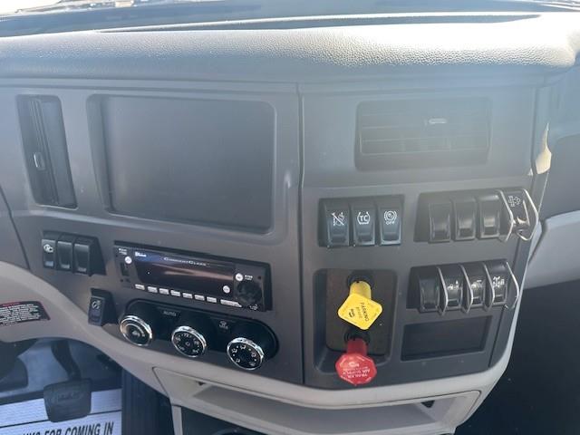 2022 Peterbilt 579-13