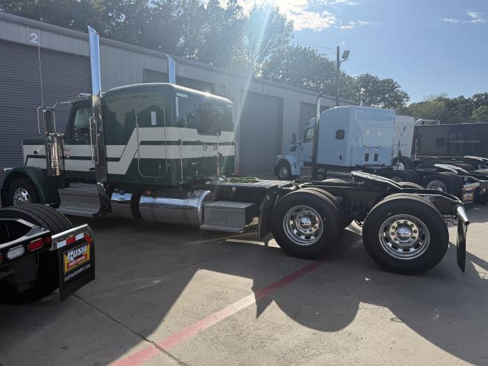 2027 Peterbilt 589-8