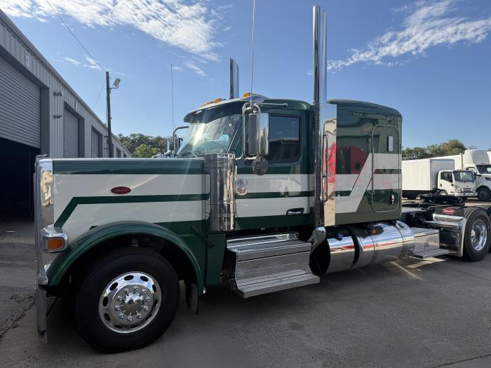 2027 Peterbilt 589-10