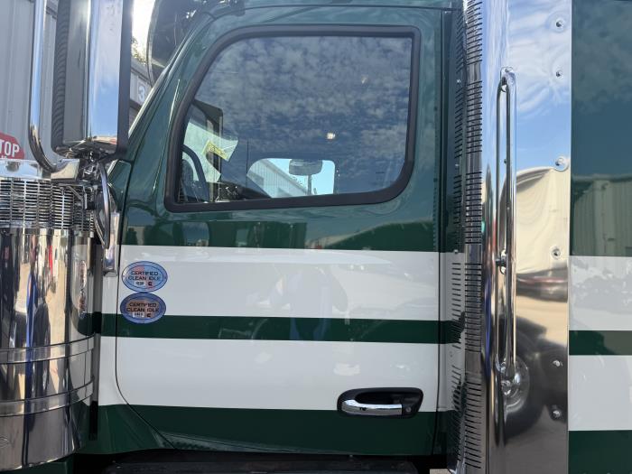 2027 Peterbilt 589-11